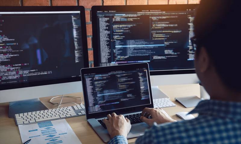 数据科学选型：R与Python如何赋能宣化区网站建设？